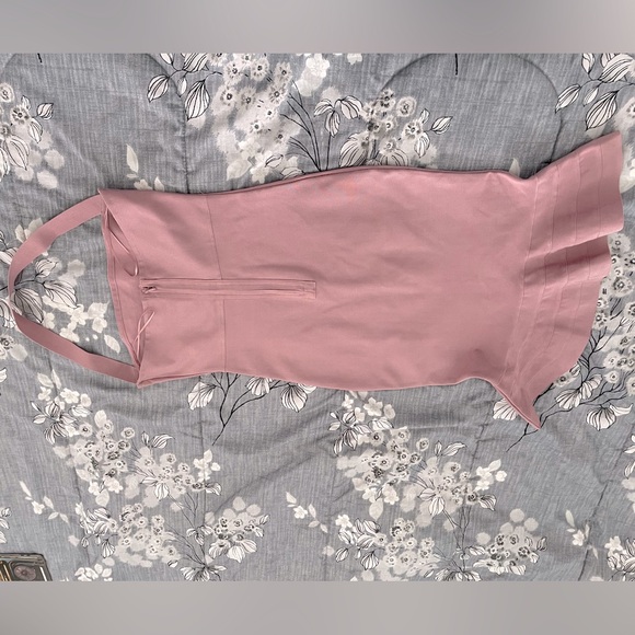 Pink halter bodycon dress with tiered hem - Picture 6 of 11